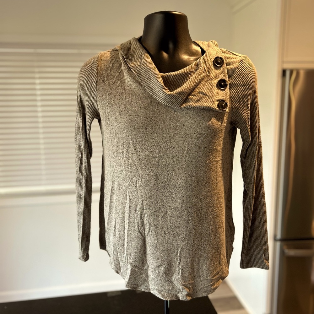 Lightweight turtleneck in tan size small